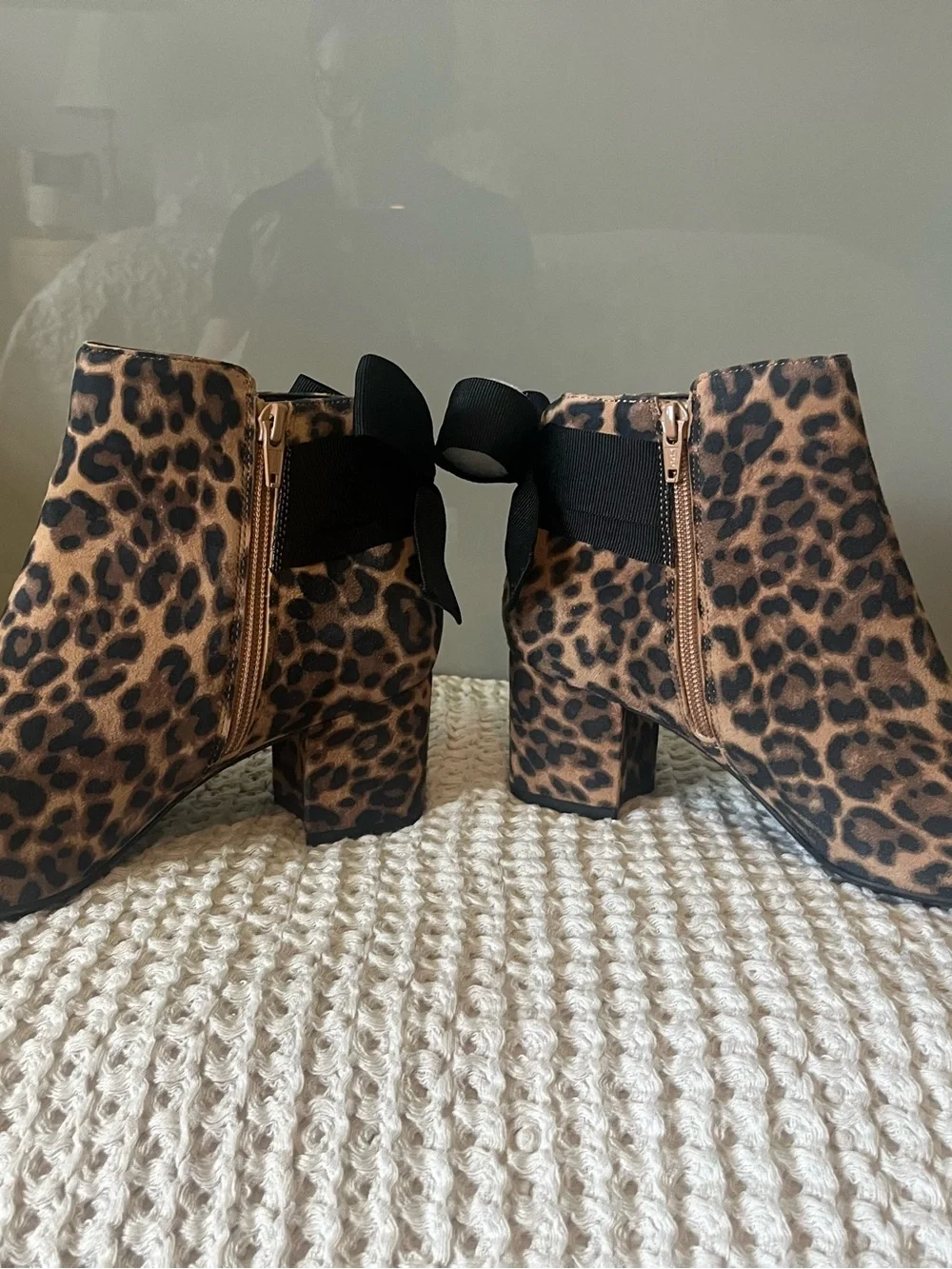 Copper Key Leopard Print Ankle Booties Black Heel Bow Accent Size 8.5 539